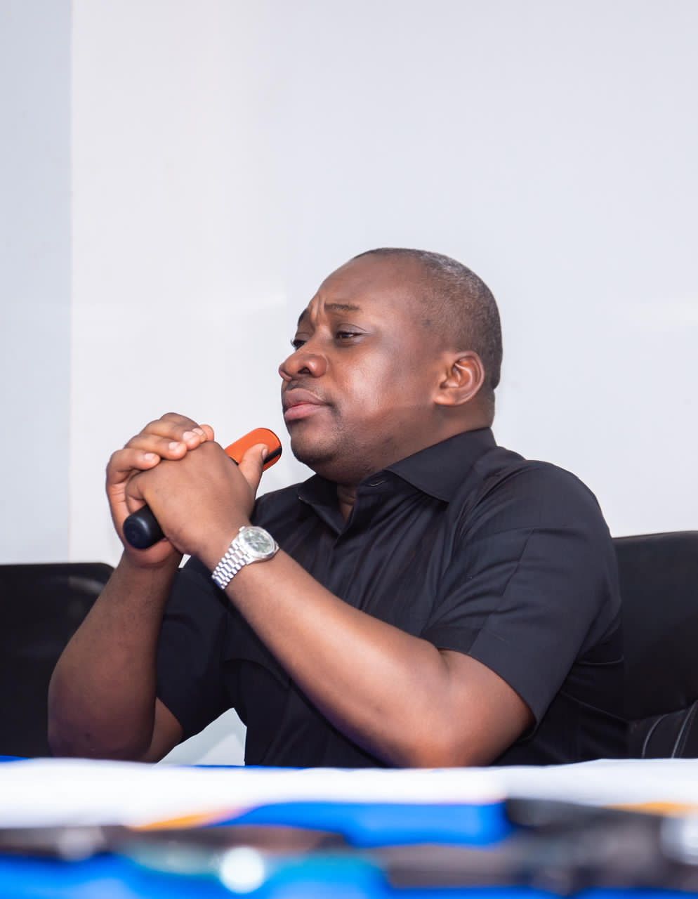 Le Ministre d’État Maître Guy LOANDO MBOYO : une visite marquante au siège d’AREP à Mbandaka